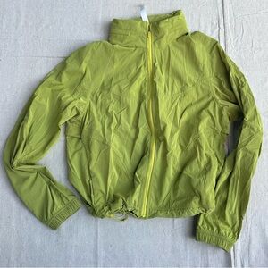 Lululemon windbreaker / lightweight raincoat chartreuse green women’s size 6
